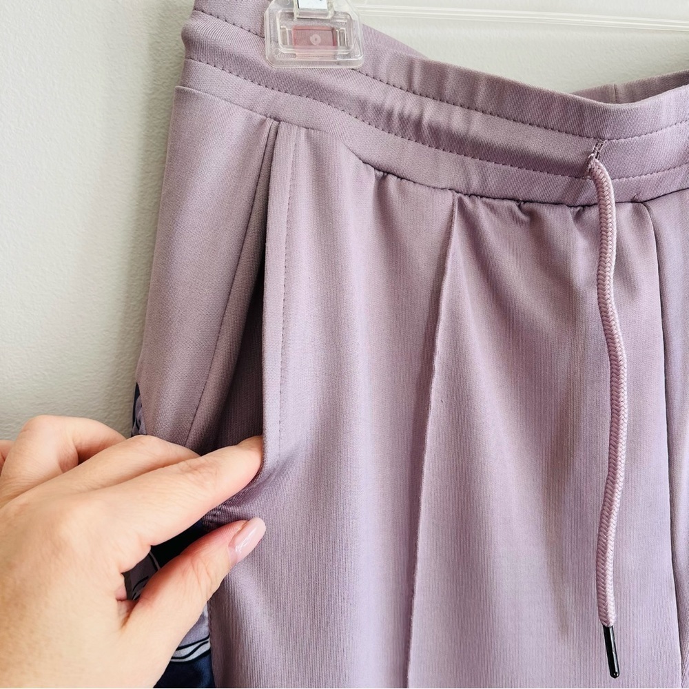 Kay Unger joggers with floral side stripe detail - Picture 5 of 6